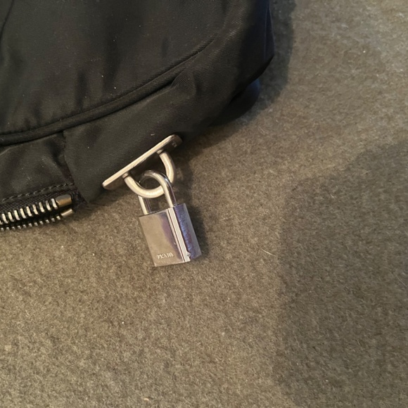 Prada purse - Picture 3 of 7